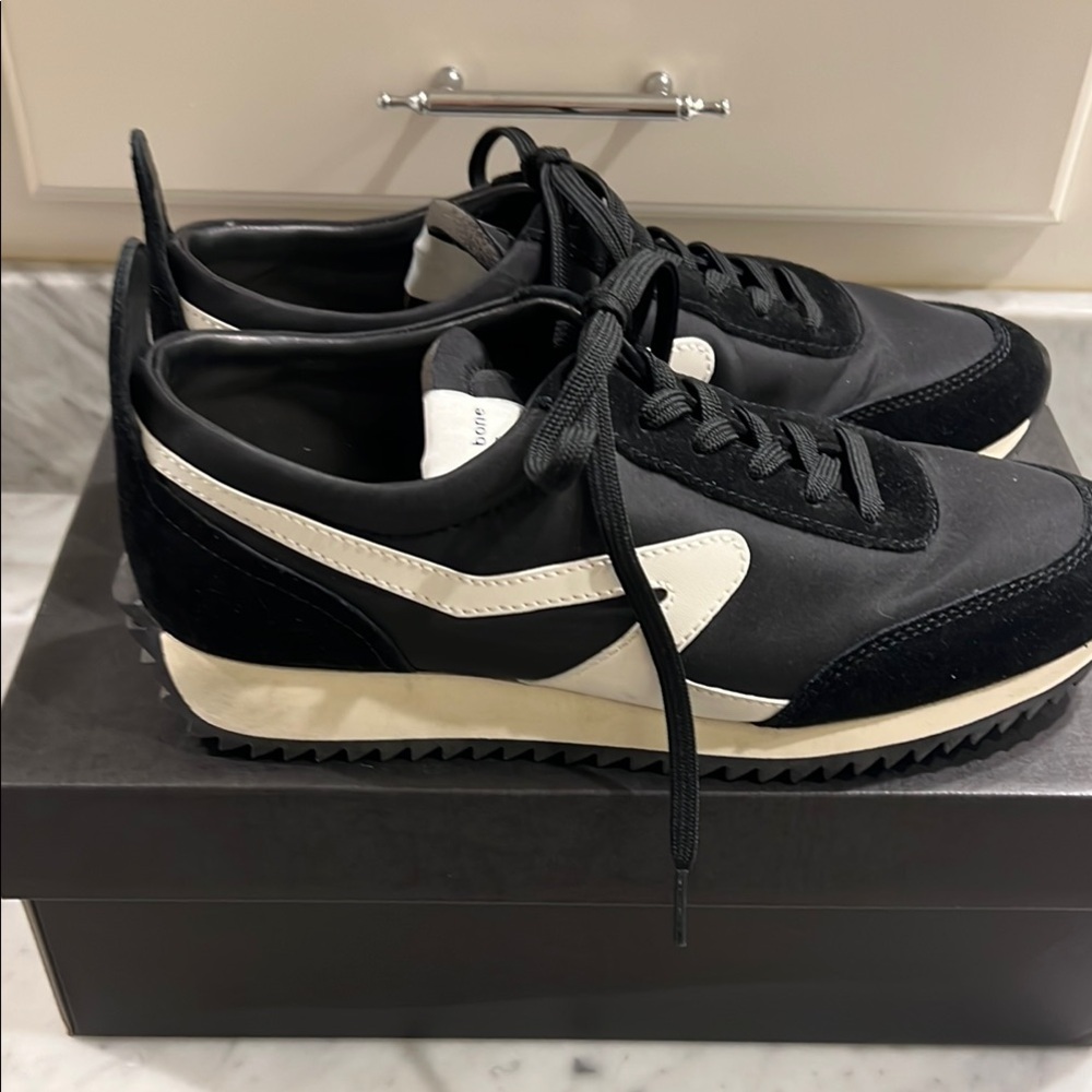 Rag and Bone Retro Runner 
Black
9.5
Like new condition
